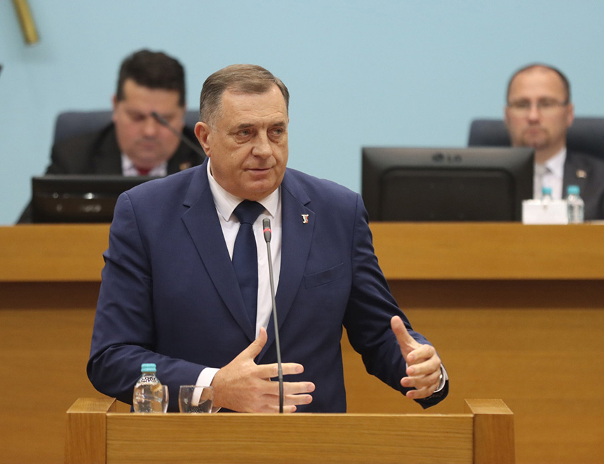 BANJA LUKA, MARCH 28 /SRNA/ - Republika Srpska President Mliorad Dodik said today in Banja Luka that he is constantly threatened with being arrested and that an hour ago he received information that he would be shot if the people guarding him resisted.