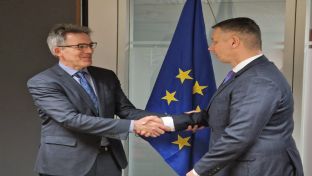 Сарајево - Брисел - Нешић, Ониди