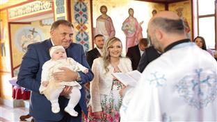 Бањалука - предсједник Српске крстио дјевојчицу Марију