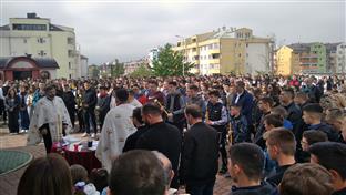 Источна Илиџа - одата почаст страдалима у школи у Београду