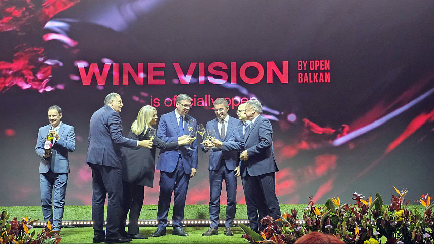 БЕОГРАД, 22. НОВЕМБРА /СРНА/ - Трећи међународни сајам вина, хране, ракије и туризма "Винска визија Отвореног Балкана" су заједничком здравицом отворили предсједник Србије Александар Вучић, српски члан и предсједавајућа Предсједништва БиХ Жељка Цвијановић, предсједник Републике Српске Милорад Додик, премијер Сјеверне Македоније Христијан Мицкоски, премијер Србије Милош Вучевић и градоначелник Љубљане Зоран Јанковић.

