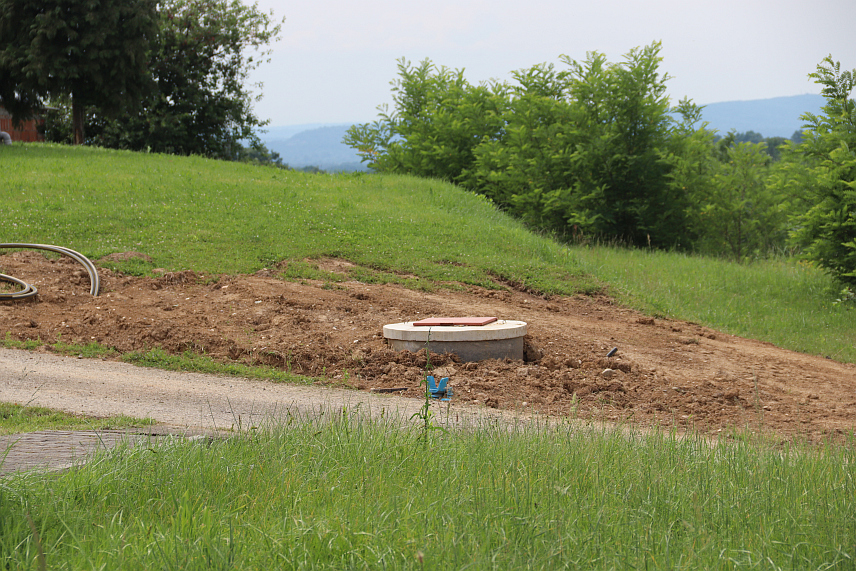 ДЕРВЕНТА, 27. МАЈА /СРНА/ - У дервентском селу Доњи Вишњик озваничен је завршетак изградње водоводне мреже у дужини од осам километара за 40 домаћинстава, коју су финансирали град Дервента, општина Брод и Амбасада САД.