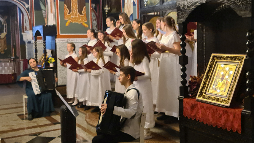 ДОБОЈ, 8. МАЈА /СРНА/ - Дјечији црквени хор "Јавор", који дјелује при добојском Храму Светих апостола Петра и Павла, одржао је вечерас у Добоју васкршњи концерт.