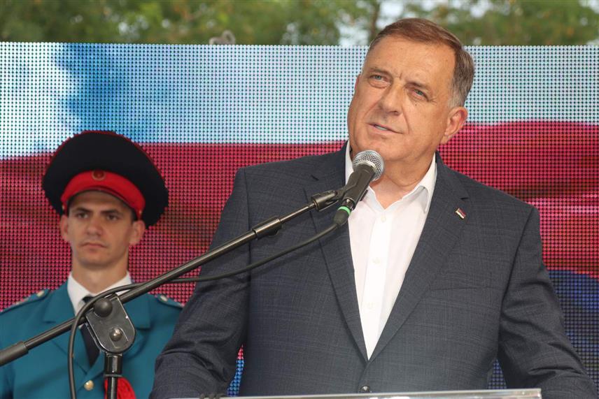 ПРИЈЕДОР, 19. ЈУЛА /СРНА/ - Предсједник Републике Српске Милорад Додик рекао је на обиљежавању дана сјећања на дјецу убијену у НДХ да је погубна политика братства и јединстве довела до додатног страдања српског народа./Фото - Борислав Здриња/