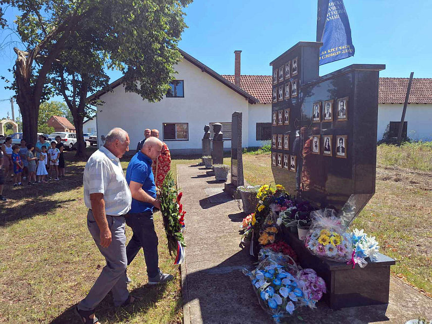 ШАМАЦ, 30. ЈУЛА /СРНА/ - У Брвнику код Шамца данас је служен парастос за 18 погинулих бораца Војске Републике Српске /ВРС/ и шест цивилних жртава Одбрамбено-отаџбинског рата са овог подручја.