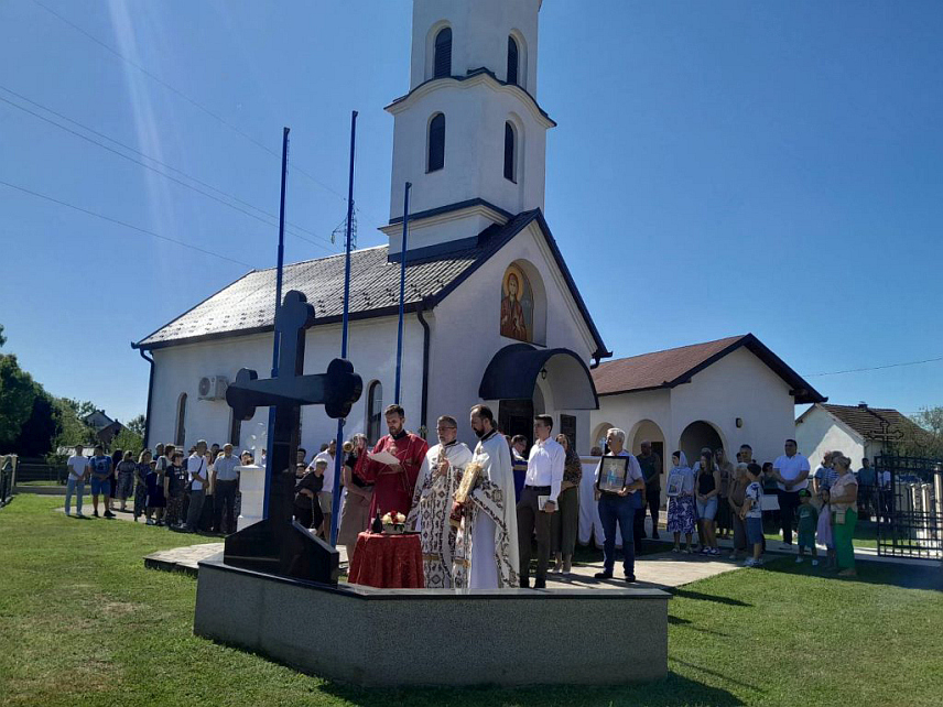 БРОД, 30. ЈУЛА /СРНА/ - У Сијековцу код Брода данас је просваљена слава села и Огњена Марија, која је и заштитница Храма, те је тим поводом служена литургија, а потом и парастос за погинуле борце.