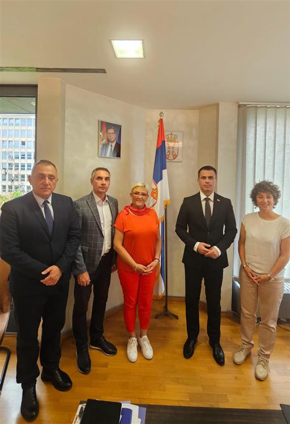 БЕОГРАД/БРИСЕЛ, 1. АВГУСТА /СРНА/ - Министар без портфеља у Влади Србије задужен за односе са дијаспором Ђорђе Милићевић у разговорима са свештеницима Српске православне цркве /СПЦ/ и српским удружењима у Бриселу указао је на значај суштинских елемената националног идентитета.