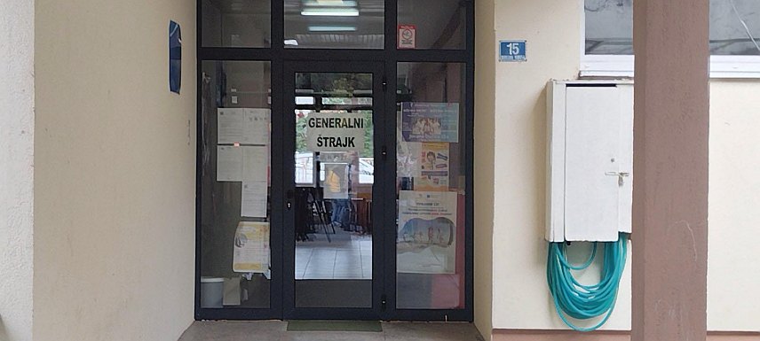БАЊАЛУКА, 14. ОКТОБРА /СРНА/ - Васпитачи у Центру за предшколско васпитање настављају генерални штрајк и минимални процес рада.	