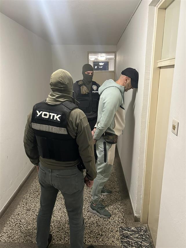 БАЊАЛУКА, 14. ОКТОБРА /СРНА/ - У оквиру акције кодног назива "Петља", која се реализује на подручју Бањалуке и Приједора, која је усмјерена на доказивање кривичног дјела "Недозвољена производња и промет опојних дрога", слободе је лишено седам лица, а претреси се врше на 11 локација.