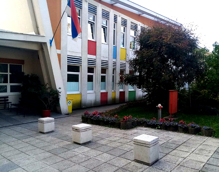 ПРЊАВОР, 14. ОКТОБРА /СРНА/ - У Основној школи "Бранко Ћопић" у Прњавору ове седмице организована је хуманитарна акција "Срце пуно, тањир пун", а сва прикупљена храна биће подијељена социјално угроженим породицама.