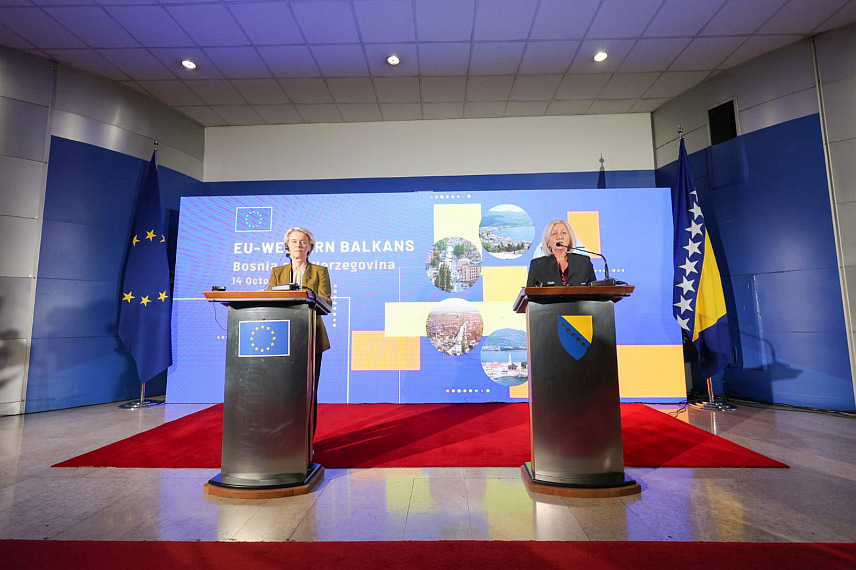 САРАЈЕВО, 14. ОКТОБРА /СРНА/ - Предсједавајућа Савјета министара Борјана Кришто и предсједник Европске комисије Урсула фон дер Лајен на конференцији за новинаре у Сарајеву.