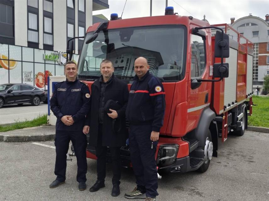 ПЕТРОВО, 15. ОКТОБРА /СРНА/ - Добровољна ватрогасно-спасилачка јединица Петрова добила је ново ватрогасно возило од Републичке управе цивилне заштите и Ватрогасног савеза Српске.