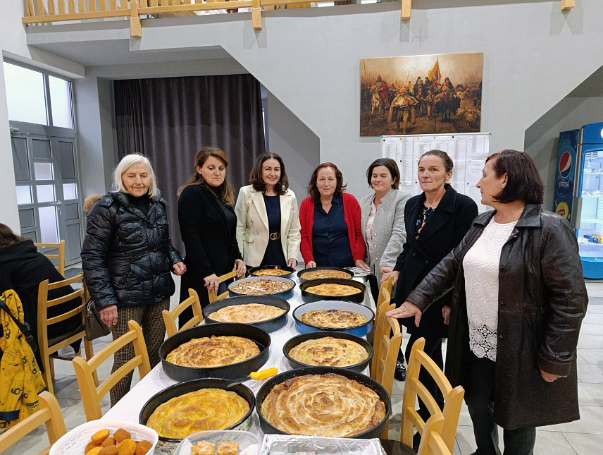 МРКОЊИЋ ГРАД, 15. ОКТОБРА /СРНА/ - Традиционална етно и гастро манифестација "Подрашничко саборовање" одржана је вечерас у Подрашници код Мркоњић Града, поводом обиљежавања Међународног дана жена на селу.
