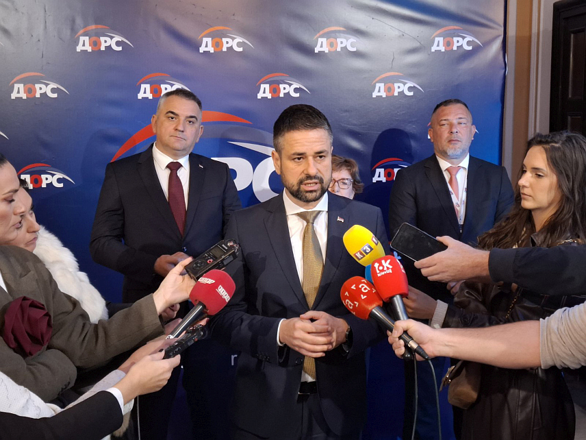 БАЊАЛУКА, 16. ОКТОБРА /СРНА/ - Министар финансија и трезора у Савјету министара Срђан Амиџић у обраћању новинарима данас у Бањалуци на четвртим "Дани осигурања Републике Српске".	