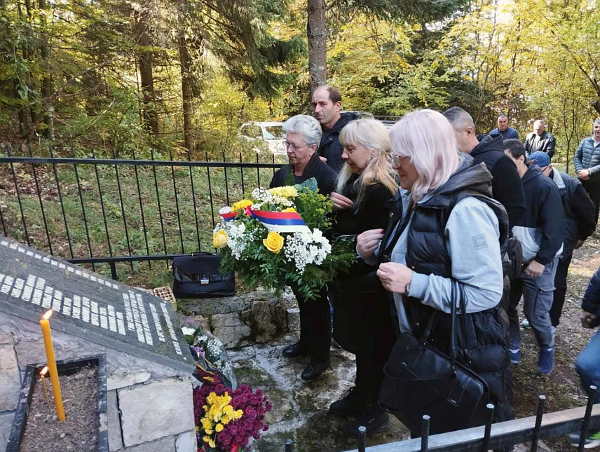 ВИШЕГРАД, 16. ОКТОБРА /СРНА/ - На брду Меремишље код Вишеграда данас су обиљежене 33 године од страдања 28 српских бораца, припадника Вишеградске и Руђанске бригаде, који су погинули на данашњи дан.