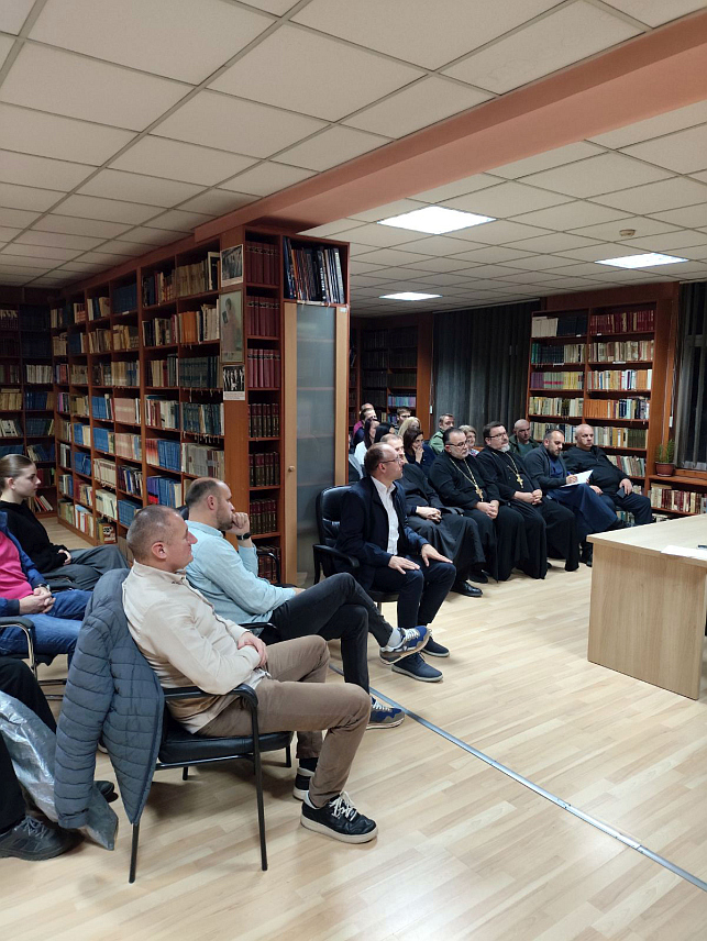 БРАТУНАЦ, 18. ОКТОБРА /СРНА/- У оквиру духовних вечери у Народној библиотеци Братунац одржана је трибина сјећања на Јездимира Дангића и Будимира Соколовића - двојицу српских мученика, који су поријеклом из Братунца.