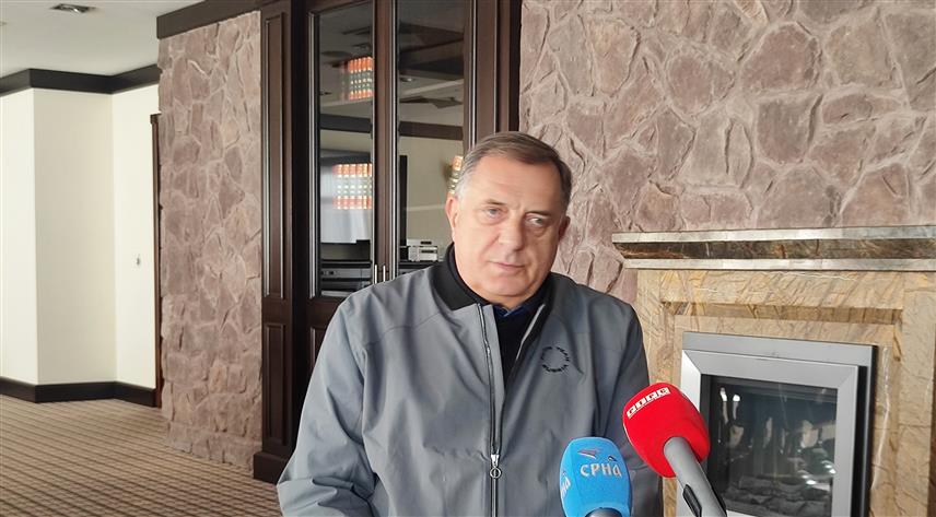 СОЧИ, 1. ОКТОБРА /СРНА/ - Предсједник Републике Српске Милорад Додик истакао је да није било могуће да за оно за шта се залаже у политичком смислу буде санкционисан од било каквог суда, те да се у том срамном поступку видјело каква је то измишљотина и паковање.