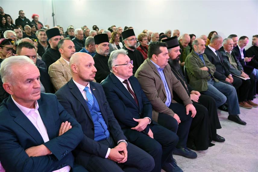 СРБАЦ, 1. ОКТОБРА /СРНА/ - Предсједник Народне скупштине Републике Српске Ненад Стевандић истакао је да ће вјера и јединство водити Републику Српску до нових побједа.


