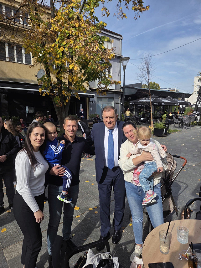 БАЊАЛУКА, 21. ОКТОБРА /СРНА/ - Предсједник Милорад Додик поручио је да све што ради чини због будућих генерација и Српске која ће им остати лијепа и мирна.