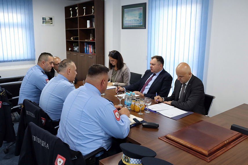 БАЊАЛУКА, 21. ОКТОБРА /СРНА/ - Министар унутрашњих послова Републике Српске Жељко Будимир и директор Полиције Републике Српске Синиша Кострешевић посјетили су данас Полицијску управу Градишка.