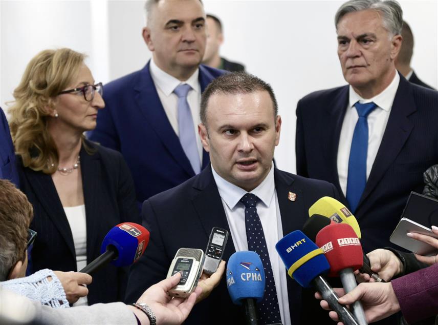ИСТОЧНО САРАЈЕВО, 22. ОКТОБРА /СРНА/ - Градоначелник Источног Сарајева Љубиша Ћосић изјавио је да је отварање студентског дома у Источном Новом Сарајеву показатељ да је ово мјесто огледало напретка и развоја Републике Српске.