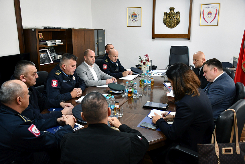 ДОБОЈ, 22. ОКТОБРА /СРНА/ - Министар унутрашњих послова Републике Српске Жељко Будимир оцијенио је да је задовољавајуће стање безбједности на подручју које оперативно покрива Полицијска управа Добој, те похвалио сарадњу ове управе са правосудним институцијама на добојском подручју.
