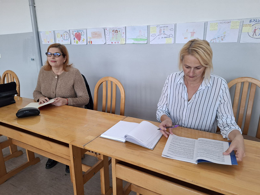 ВИШЕГРАД, 22. ОКТОБРА /СРНА/ – Представници вишеградске Основне школе /ОШ/ "Вук Караџић" и обданишта "Невен" разговарали су данас о спровођењу програма "Предшколске установе и школе-пријатељи правилне исхране" чији је циљ промоција здравих животних навика код дјеце.