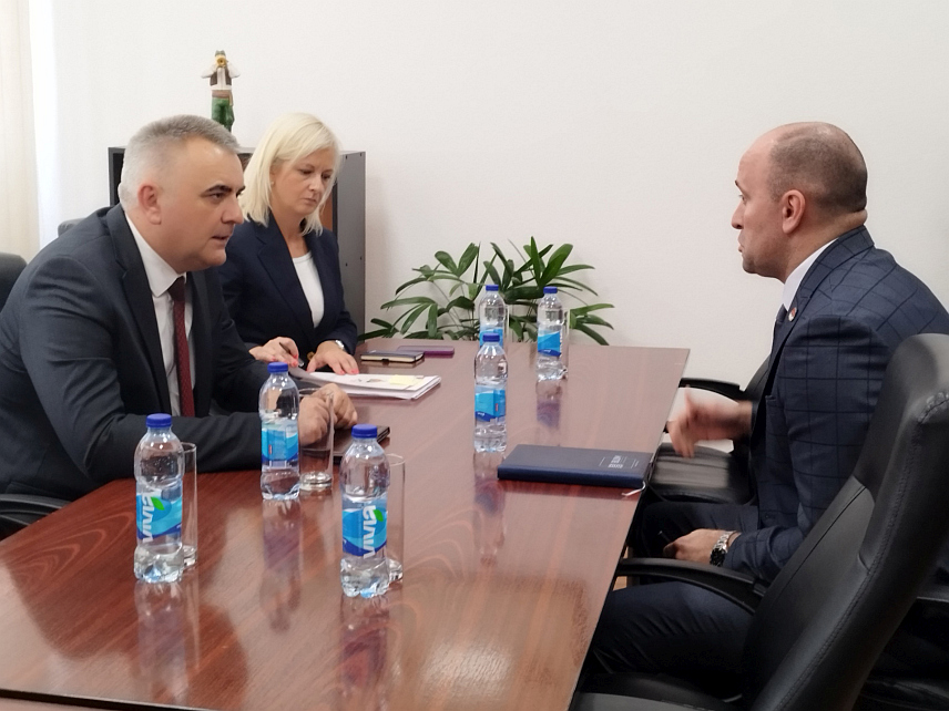 БРОД, 23. ОКТОБРА /СРНА/ - Састанак предсједника Владе Републике Српске Саве Минића са начелником општине Брод Миланом Зечевићем.