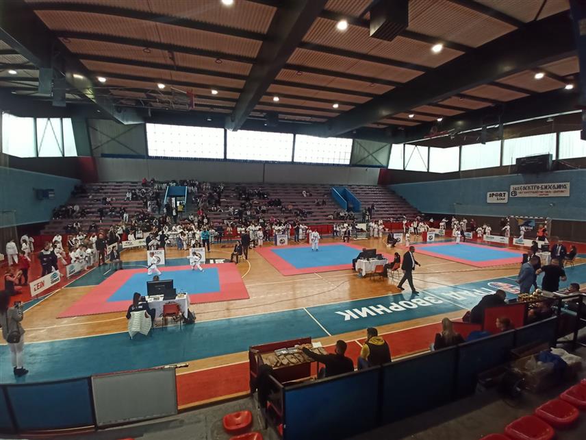 ЗВОРНИК, 26 ОКТОБРА /СРНА/ - У спортској дворани у Зворнику данас је почео данас 11. Међународни традиционални карате турнир "Зворник опен 2025" на коме учествује око 250 спортиста из 40 клубова Србије, Хрватске, Словеније, Црне Горе, Сјеверне Македоније, Федерације БиХ и Републике Српске.