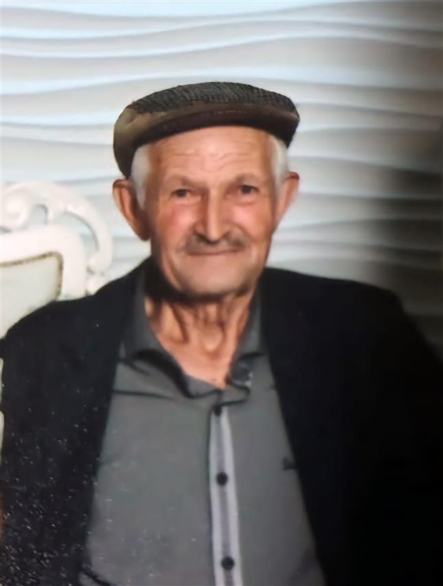 ПРИЈЕДОР, 27. ОКТОБРА /СРНА/ - Полиција трага за седамдесетдеветогодишњим Пером Тепићем из Горње Козице код Оштре Луке, а данас је објавила и његову фотографију и позвала грађане да, уколико га уоче, одмах то и пријаве.	
