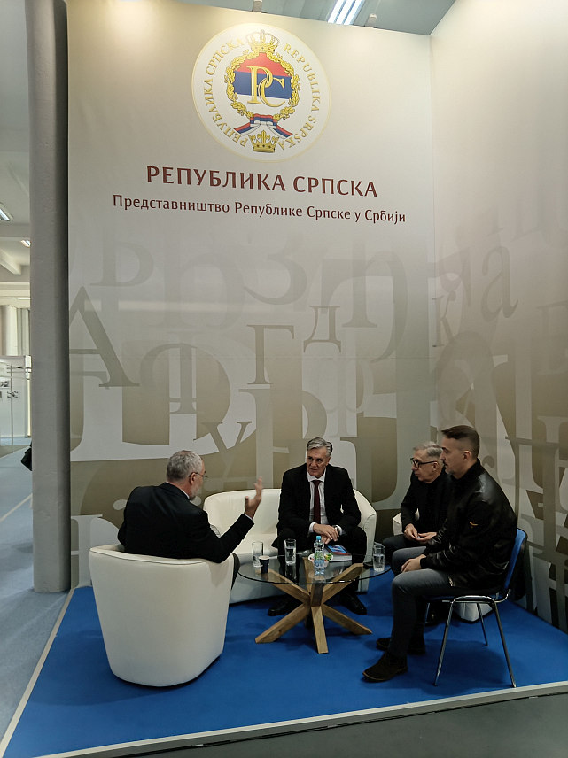 БЕОГРАД, 28. ОКТОБРА /СРНА/ - Министар за научнотехнолошки развој и високо образовање Синиша Каран посјетио је данас штанд Републике Српске и осталих издавача из Српске на Међународном сајму књига у Београду.