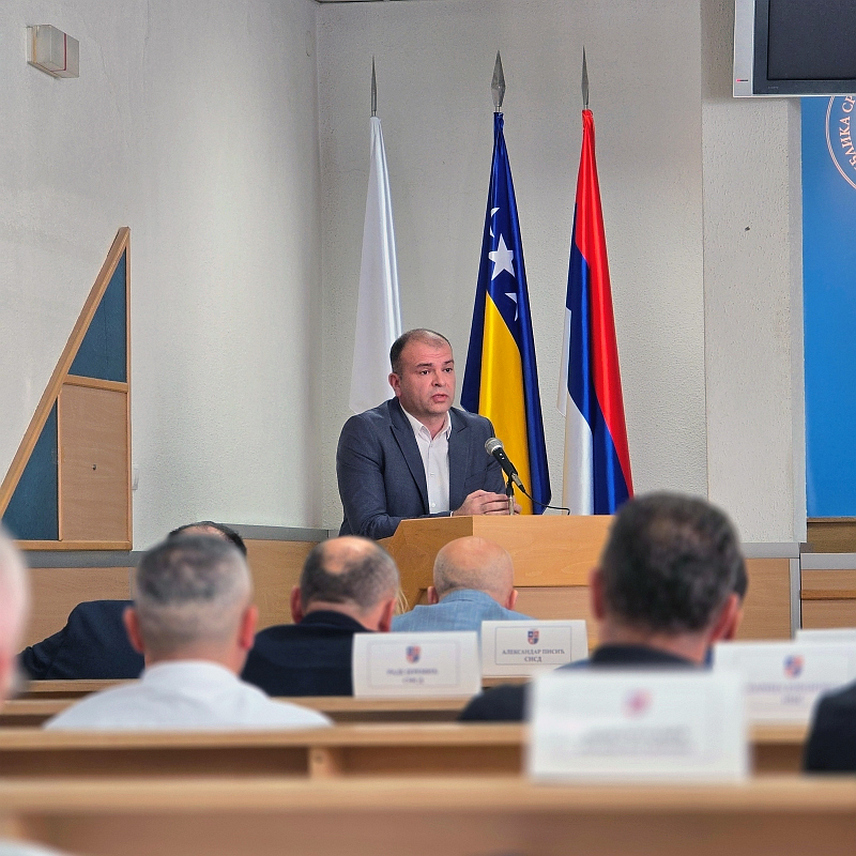 ЗВОРНИК, 28. ОКТОБРА /СРНА/ - Градоначелник Зворника Бојан Ивановић рекао је да је градски буџет ликвидан, да се све буџетска обавезе извршавају на вријеме, те да пројекти од значаја за град, који се реализују из буџета, иду планираном динамиком.