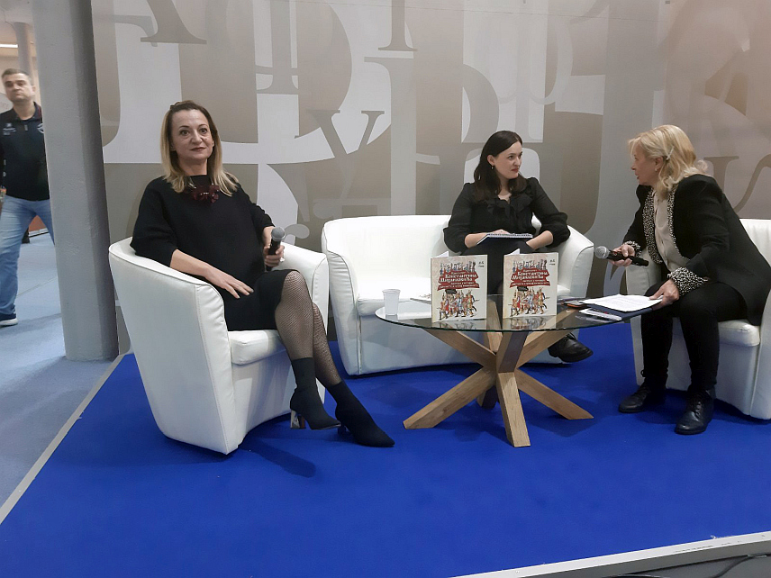 БЕОГРАД, 29. ОКТОБРА /СРНА/ - Специјална библиотека за слијепа и слабовида лица Републике Српске представила је на Међународном сајму књига у Београду своје издање "Идентитет Константина Михаиловића – Јањичари у историји, умјетности и српској књижевности" аутора Александре Савић и Јелене Радаковић.