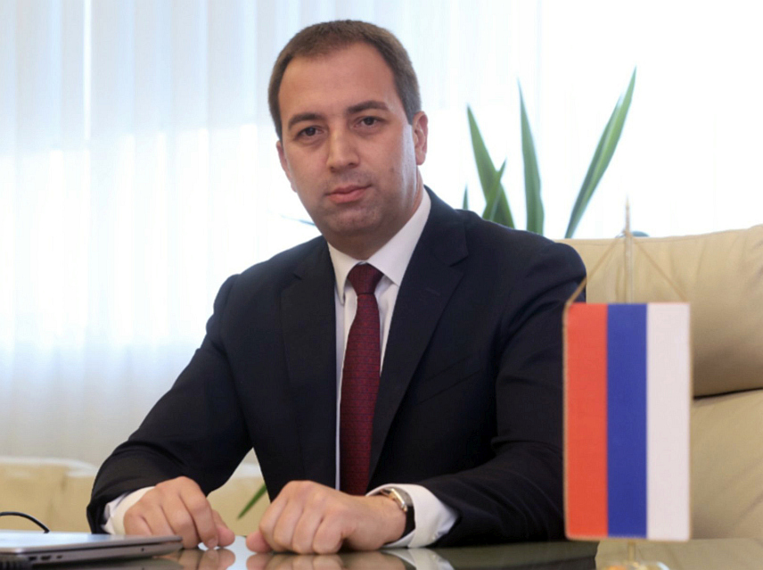 БАЊАЛУКА, 2. ОКТОБРА /СРНА/ - Министар правде Републике Српске Горан Селак најавио је почетак нове праксе – организовање дана отворених врата за грађане, истакавши да жели да покаже да Министарство није удаљено од народа, већ да постоји због народа.