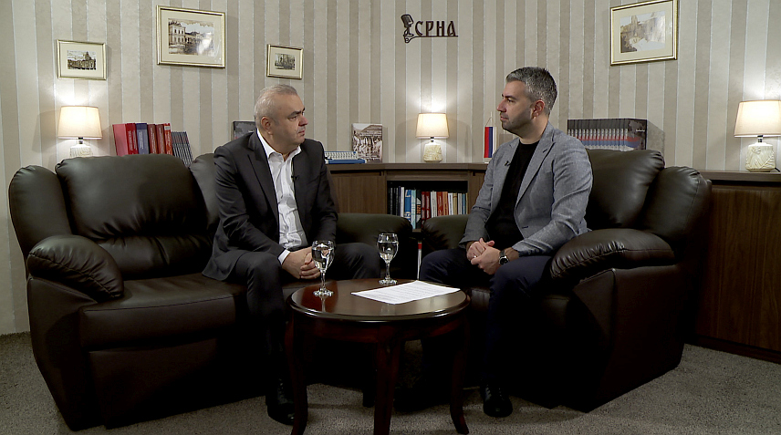 БАЊАЛУКА, 31. ОКТОБРА /СРНА/ - Министар саобраћаја и веза Републике Српске Зоран Стевановић за подкаст Срне изјавио је да је потребна додатна реорганизација "Жељезница", али да то не подразумијева гашење путничког саобраћаја, већ проналазак модела који би ово предузеће учинило одрживим.