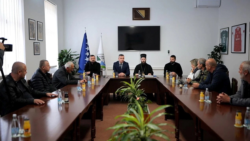 КОЊИЦ, 31. ОКТОБРА /СРНА/ - У Градској управи Коњиц данас је потписан уговор о донацији између Српске православне цркве /СПЦ/ и 10 домаћинстава чија је имовина претрпјела штету у прошлогодишњим поплавама.