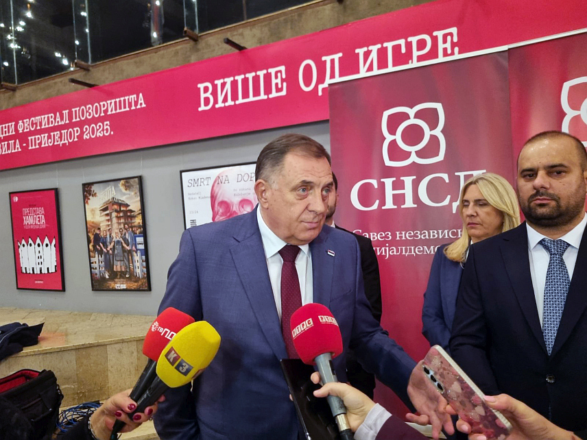 ПРИЈЕДОР, 31. ОКТОБРА /СРНА/ - Предсједник Милорад Додик изјавио је да је важно да је представник Сједињених Држава на данашњој сједници Савјета безбједности УН о ситуацији у БиХ поновио ријечи предсједника Доналда Трампа да Америка неће да се бави изградњом нација и држава, да жели мир и да унутрашњи фактори разговарају, истичући да је Српска то жељела да чује.