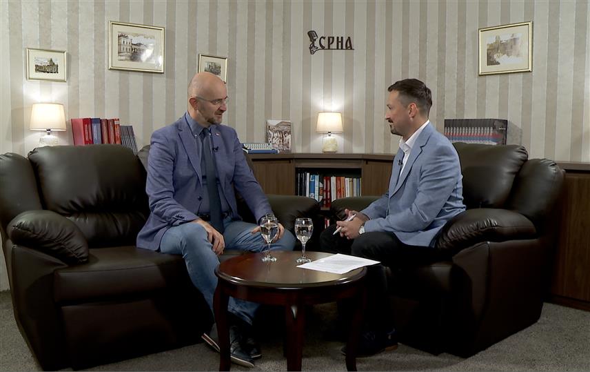 БАЊАЛУКА, 4. ОКТОБРА /СРНА/ - Шеф Клуба посланика СНСД-а у Народној скупштини Републике Српске Срђан Мазалица гостовао је у новој епизоди подкаста Срне.