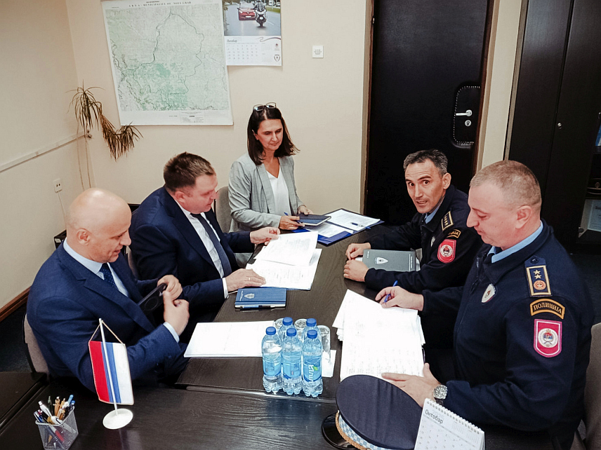 БАЊАЛУКА, 7. ОКТОБРА /СРНА/ - Добра организованост полиције доприноси и добром стању безбједности, што доказује податак да је стопа криминалитета на подручју које оперативно покрива Полицијска управа Приједор у овој години у паду за 11,5 одсто, изјавио је министар унутрашњих послова Републике Српске Жељко Будимир