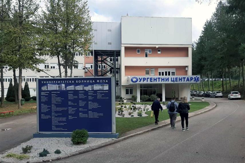 ФОЧА, 8. ОКТОБРА /СРНА/ - Фочанско Удружење жена обољелих од рака дојке "Пркос", у сарадњи са Универзитетском болницом Фоча, покренуло је кампању у којој се путем хуманитарног броја 1433 прикупљају средства за опремање Центра за дојку при овој здравственој установи.
