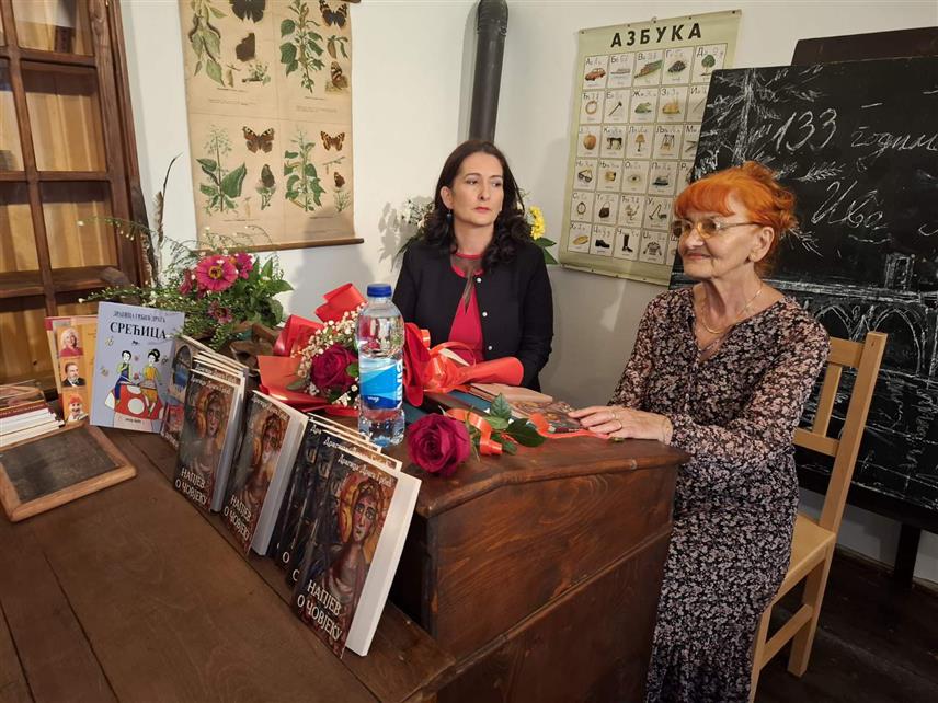 ВИШЕГРАД, 9. ОКТОБРА /СРНА/ - На поетској вечери у Вишеграду, у оквиру обиљежавања 133 године од рођења књижевника Ивe Андрића, представљена је нова, осма збирка поезије Драгице Драге Грбић под називом "Напјев о човјеку".