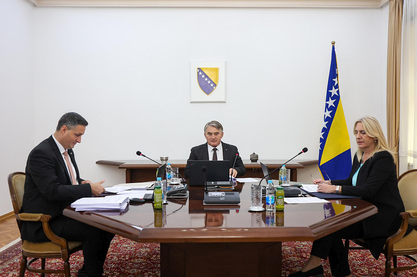 САРАЈЕВО, 11. НОВЕМБРА /СРНА/ - Сједница Предсједништва БиХ.