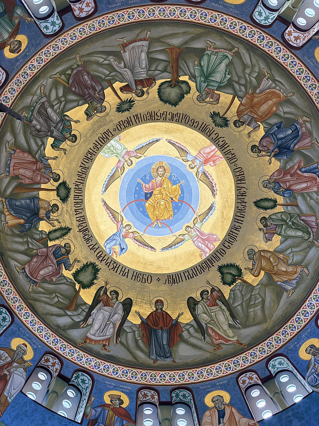 ФОЧА, 11. НОВЕМБРА /СРНА/ - У Храму Светог Саве у Фочи завршена је друга фаза фрескописања, која је трајала пола године, а током које је урађено комплетно глетовање зидова лађе цркве површине 2.000 метара квадратних, те осликана купола сценом Вазнесења Господњег и чеони дио олтарске апсиде приказом Силаска Светог Духа на апостоле.
