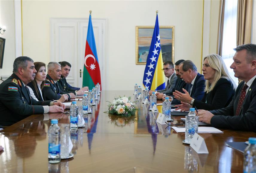 САРАЈЕВО, 11. НОВЕМБРА /СРНА/ - Азербејџан је пријатељска земља са којом БиХ жели да развија најбоље могуће односе, изјавила је српски члан Предсједништва Жељка Цвијановић након састанка са азербјеџанским министром одбране Закиром Хасановим.