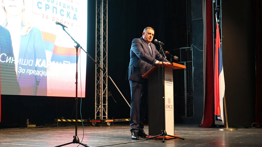 БРЧКО, 11. НОВЕМБРА /СРНА/ - Предсједник СНСД-а Милорад Додик у обраћању присутнима на трибини те политичке партије у Брчком.