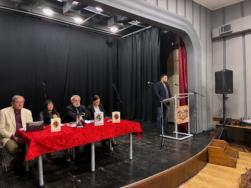 ПОДГОРИЦА/НИКШИЋ, 11. НОВЕМБРА /СРНА/ - У Никшићу је вечерас свечано отворена 15. манифестација "Дани Његошеви" у оквиру које се обиљежава и 180 година "Луче микрокозма" - филозофско-религијске поеме црногорског владике и књижевника Петра Другог Петровића Његоша.