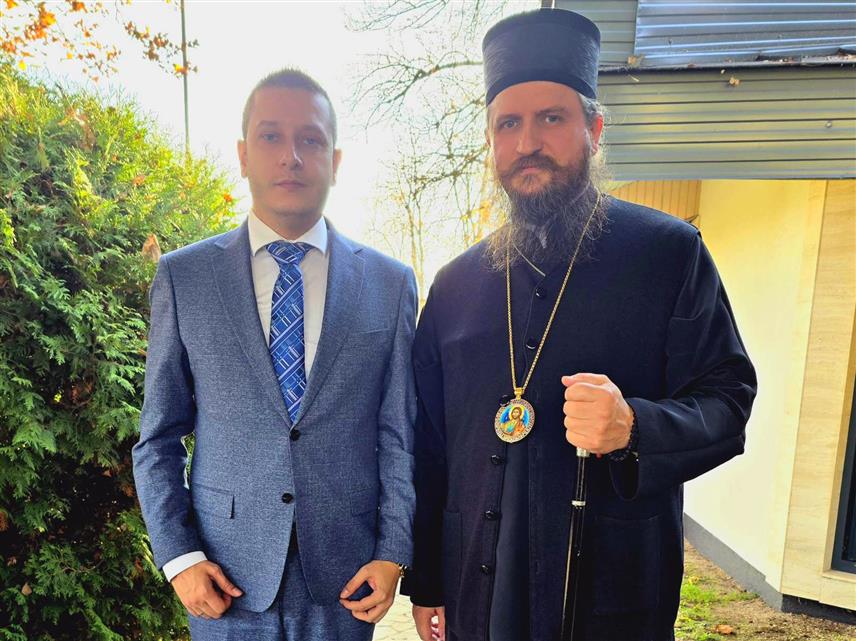 РЕЉЕВО, 12. НОВЕМБРА /СРНА/ - Замјеник министра одбране у Савјету министара Александар Гогановић и Његово преосвштенство епископ бихаћко-петровачки и војни епископ Сергије.