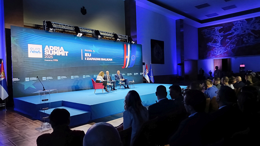 БЕОГРАД, 12. НОВЕМБРА /СРНА/ - Лидери СНСД-а и СНС-а Милорад Додик и Милош Вучевић на панелу "ЕУ и Западни Балкан" на "Јуроњуз адрија самиту" у Београду.