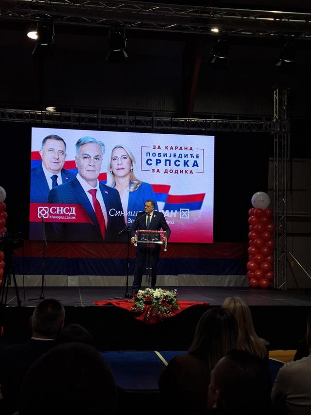 ЧЕЛИНАЦ, 12. НОВЕМБРА /СРНА/ - Предсједник СНСД-а Милорад Додик у обраћању присутнима на трибини те политичке партије у Челинцу.