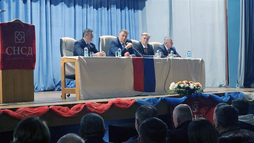 ВЛАСЕНИЦА, 14. НОВЕМБРА /СРНА/ - Предсједник СНСД-а Милорад Додик изјавио је да је Влесеница мјесто будућности Републике Српске, захваљујући пројектима од Ски-центра "Игришта" и нове шестосједне жичаре па до великих улагања у туризам.